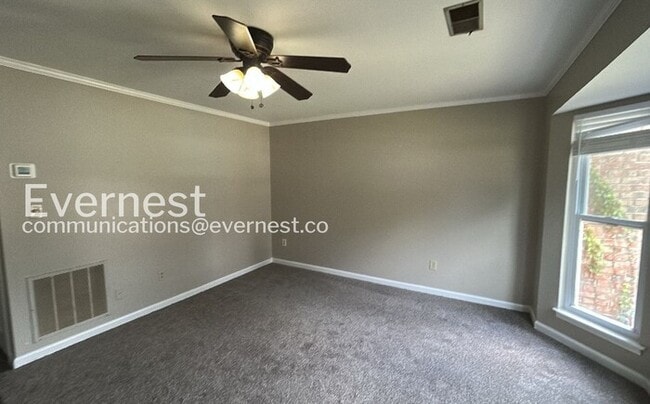 Building Photo - 2 Bed/1.5 Bath Townhome with Fenced Yard / Pet-Friendly / Available Now!