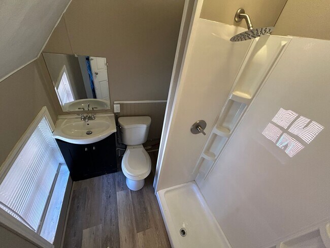 Building Photo - 1136 State St