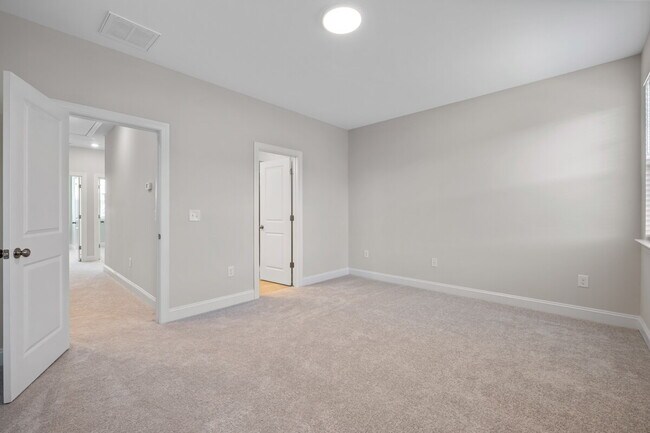 Building Photo - Available 08/15! Spacious Townhome in Prime Andrew Chapel Community