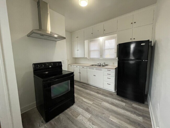 Building Photo - 619 Highland Ave