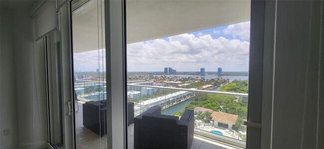 Building Photo - 2600 Island Blvd