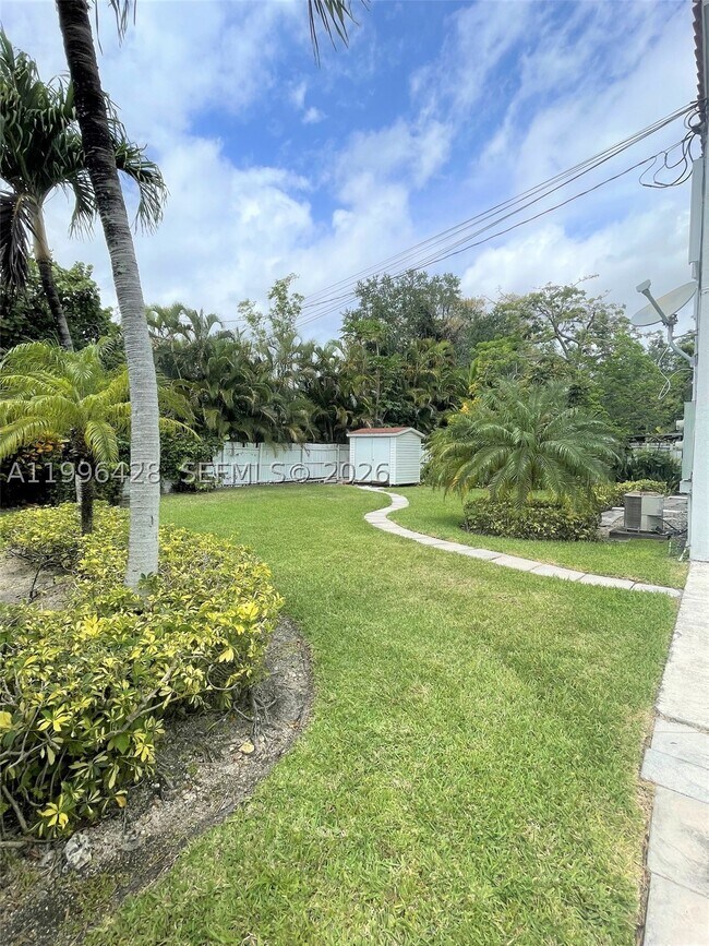 Building Photo - 5116 SW 57th Ave