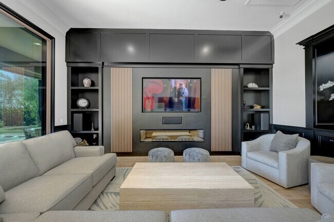 Building Photo - Entertainers dream