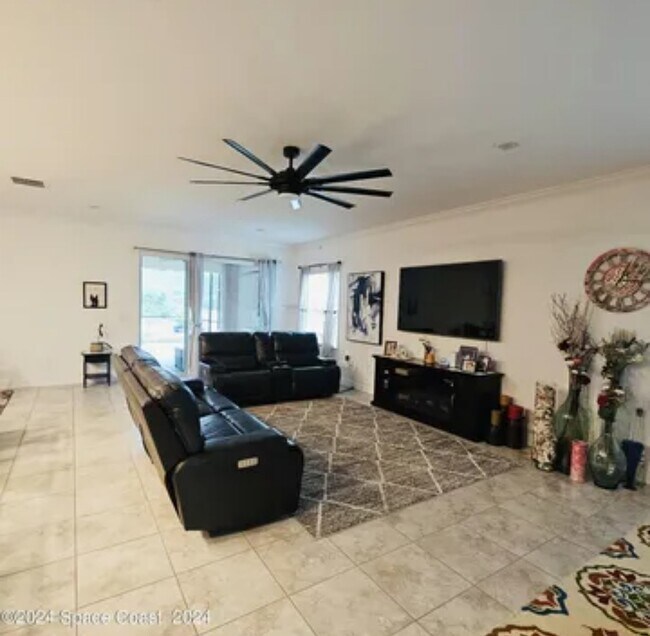 Building Photo - 3491 Breezy Point Ln