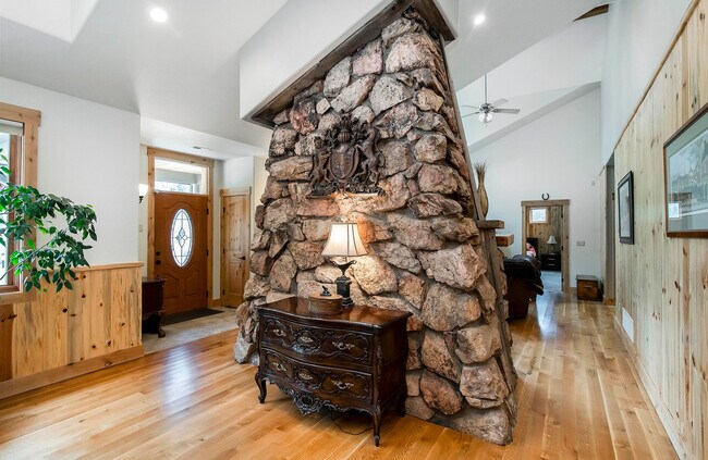 Building Photo - 28940 Golf Way