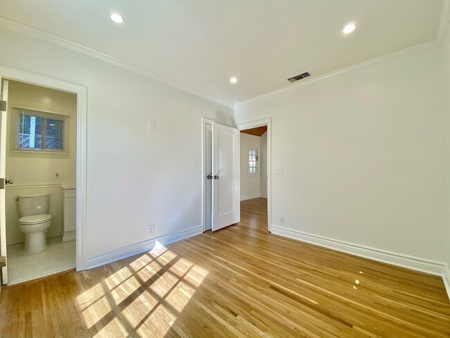 Building Photo - 9016 1/2 Rangely Ave