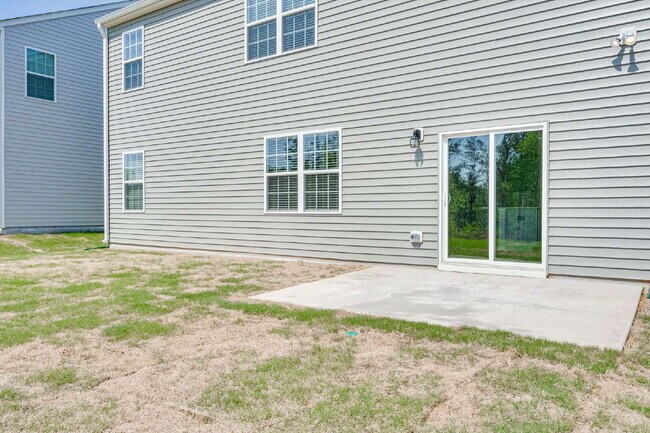 Building Photo - "Spacious 5-Bedroom Haven in Fuquay-Varina!"