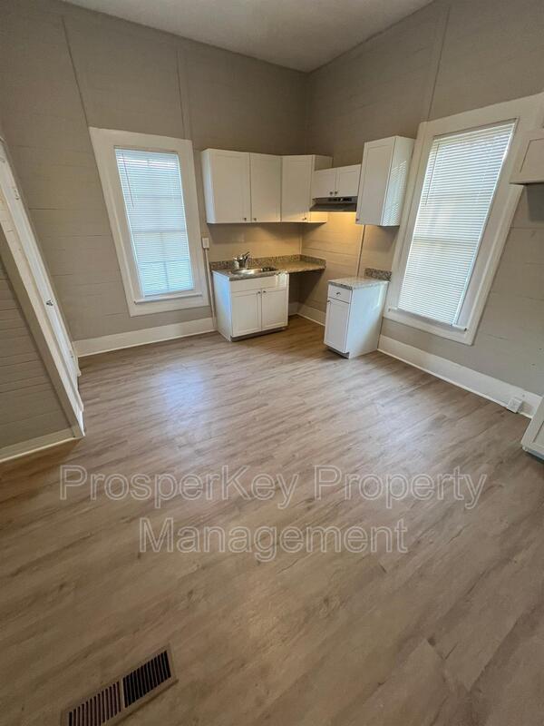 Building Photo - 207 20th St