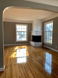 Building Photo - Beautiful 4 Bedroom 1 Bathroom Home in Min...