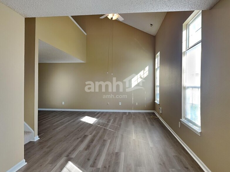 Building Photo - 1721 Blue Lake Dr