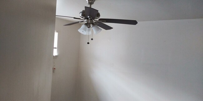 bedroom - 2712 Berry St