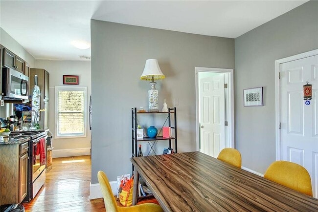 Building Photo - 220 Carpenter St