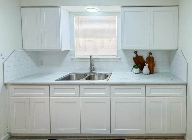 Building Photo - 5810 Sweeney Cir