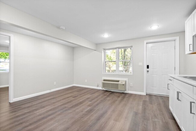 Building Photo - Utilities included