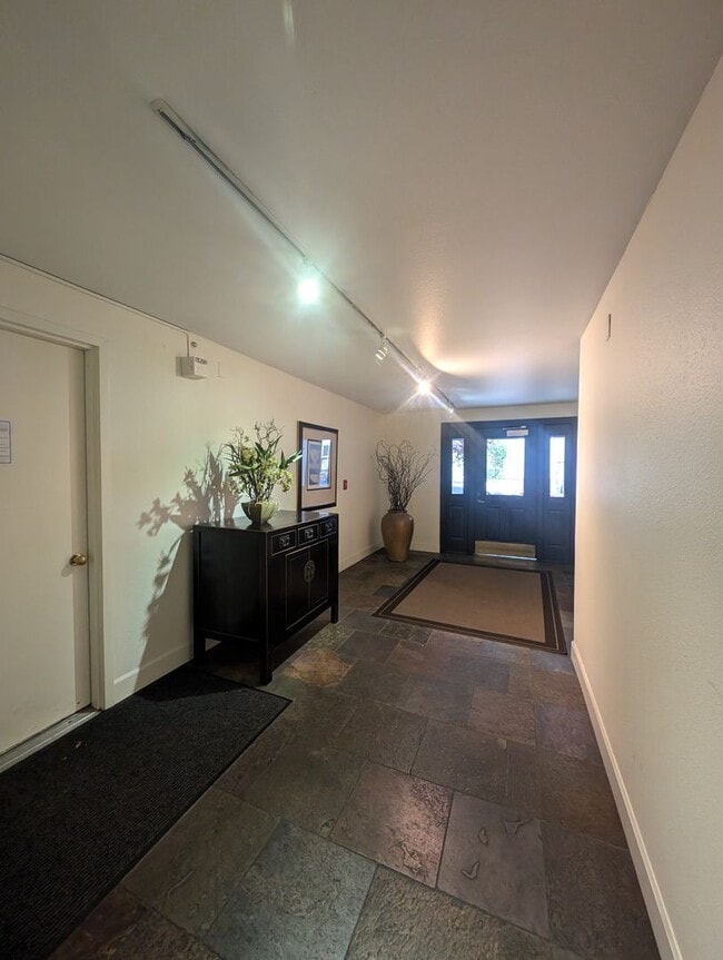 Building Photo - Capitol Hill Condo Available in June - Two Bedroom, High Floor Unit w/ A/C