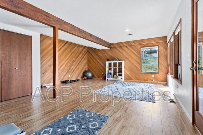 Building Photo - 904 36th St