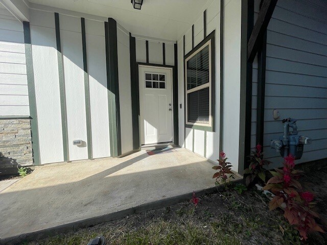 Building Photo - 156 Camelot Pl Ct