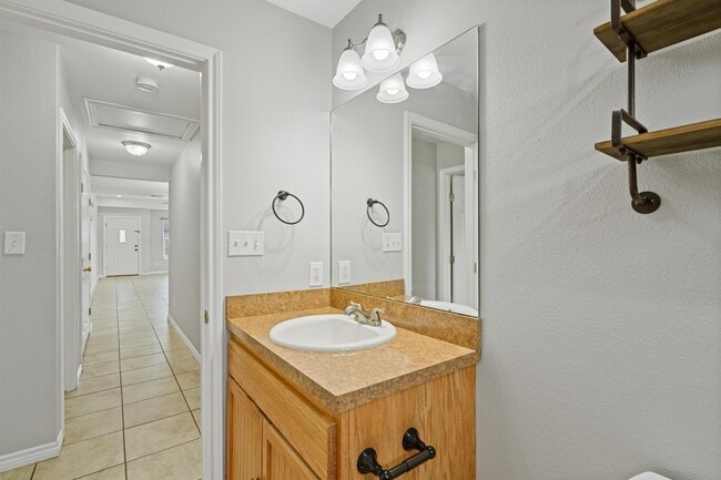 Building Photo - 1013 Tesoro Run