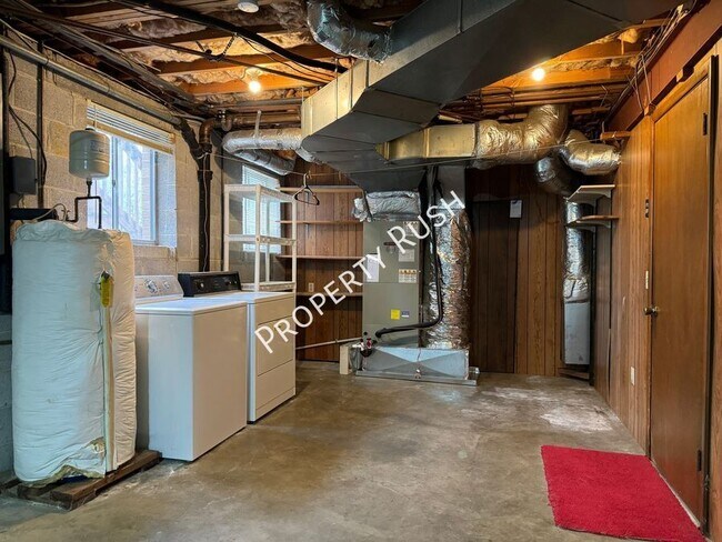 Building Photo - 2307 Arroyo Dr