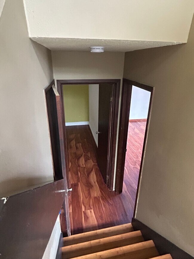 Building Photo - $3890/mo 3 bedroom  2 Baths - spacious, sp...