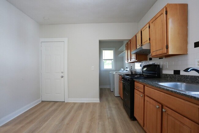 Building Photo - 41 Payson Ave