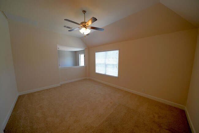 Building Photo - Executive Style Rental Now Available in Bo...