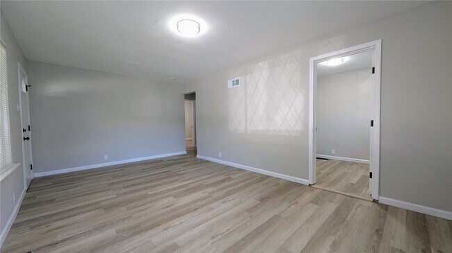 Building Photo - 9716 Lilly Jean Dr