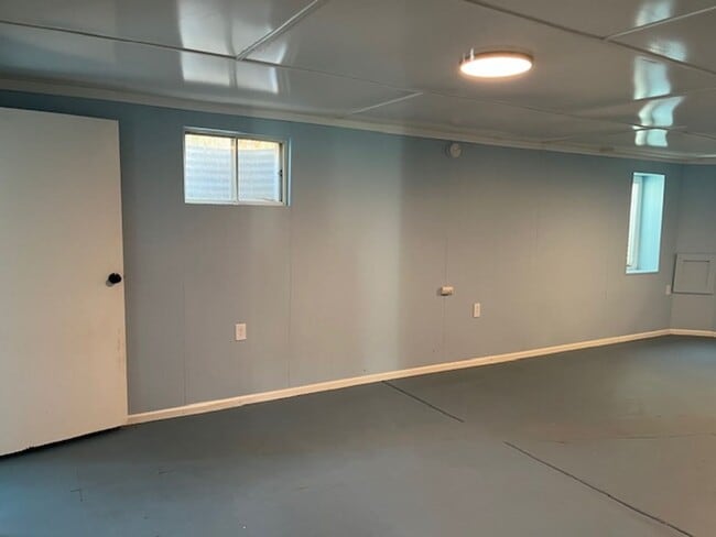 Building Photo - Lovely 5-bedroom, 2-1/2 bath home.  Centrally-located in Longmont with convenient access to shopp...