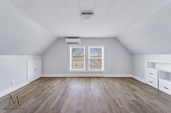 Building Photo - 403-405-405 S Elm St