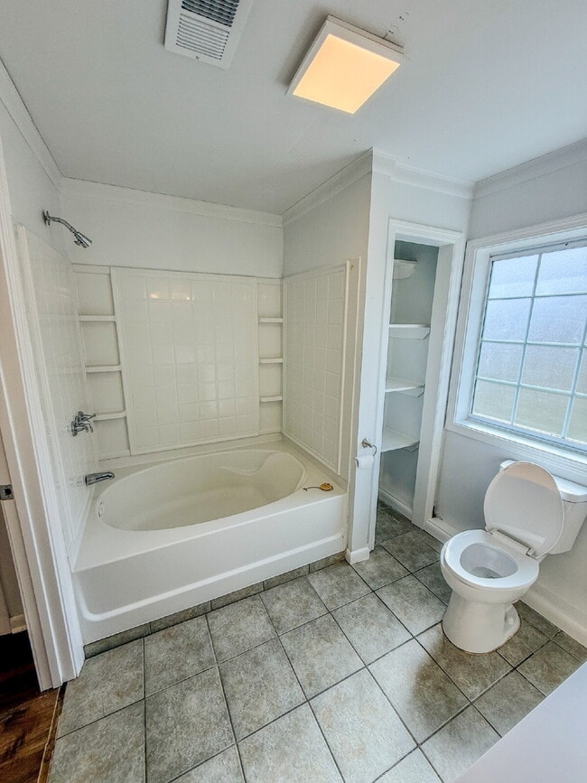 Building Photo - 2BR/1BA Unit Pleasant View - Utilities Included