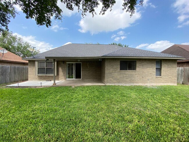 Building Photo - 3Bed/2Bath in Mcallen TX Now Available ( T...