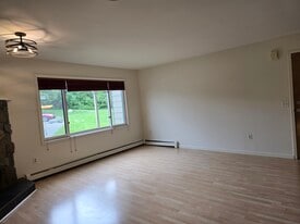 Building Photo - 355 Donna Dr