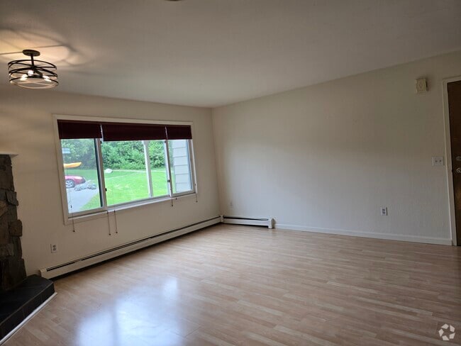 Building Photo - 355 Donna Dr