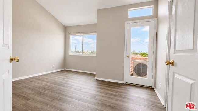 Building Photo - 14714 S Budlong Ave