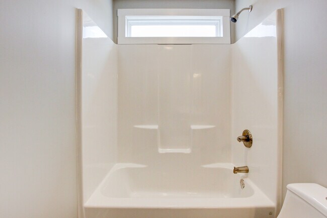 Building Photo - 127 Riverbend Dr