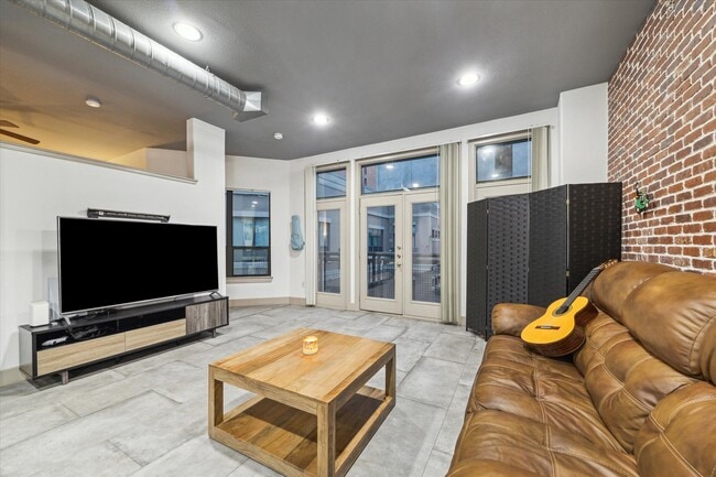 Building Photo - 1901 Post Oak Blvd