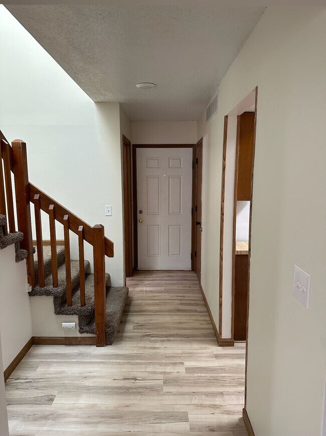 Building Photo - 3 bedroom, 3.5 bathroom, remodeled Southside townhome
