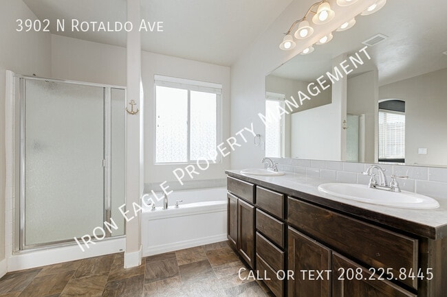 Building Photo - 3902 N Rotaldo Ave