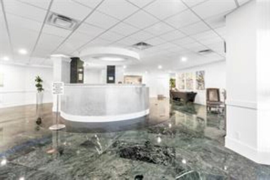 Building Photo - 3700 Galt Ocean Dr