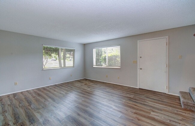 Building Photo - Heigh 710-712