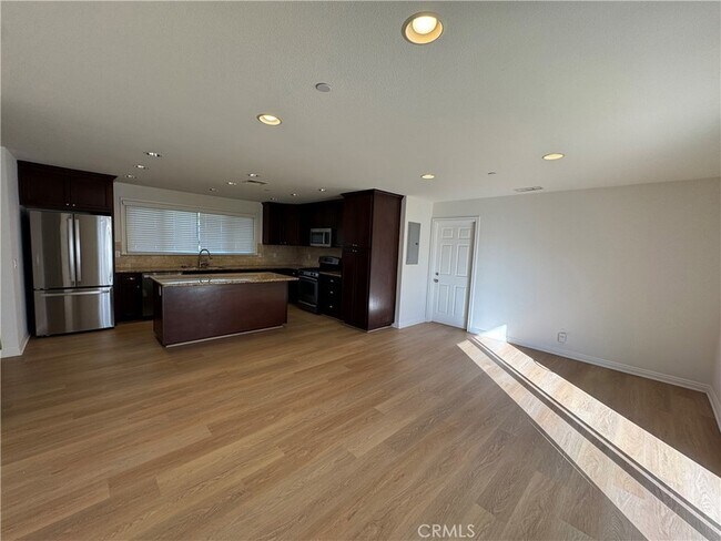 Building Photo - 1336 Calle Tulipan