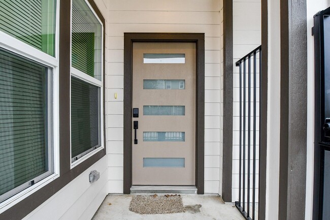 Building Photo - 2307 Gagne St