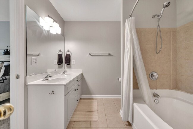 Building Photo - Spotless 3BR/2.5BA townhome minutes from West End, Downtown Nashville!