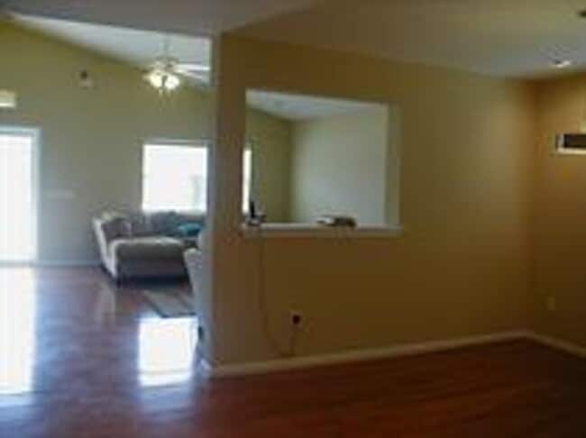 Building Photo - Welcome to Pineridge