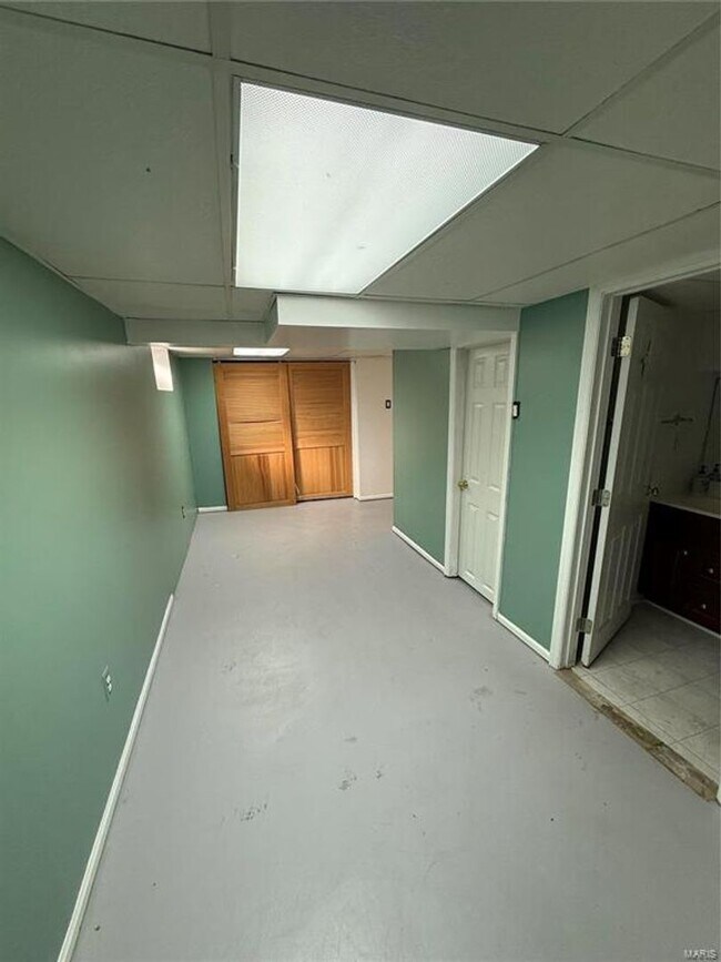 Building Photo - Discover this beautifully refreshed 2-bed, 2-bath gem in St. Ann!