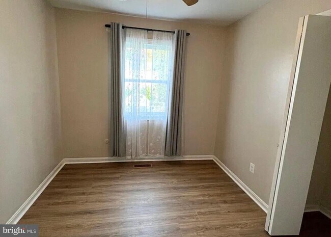 Building Photo - 10108 Sabin Dr