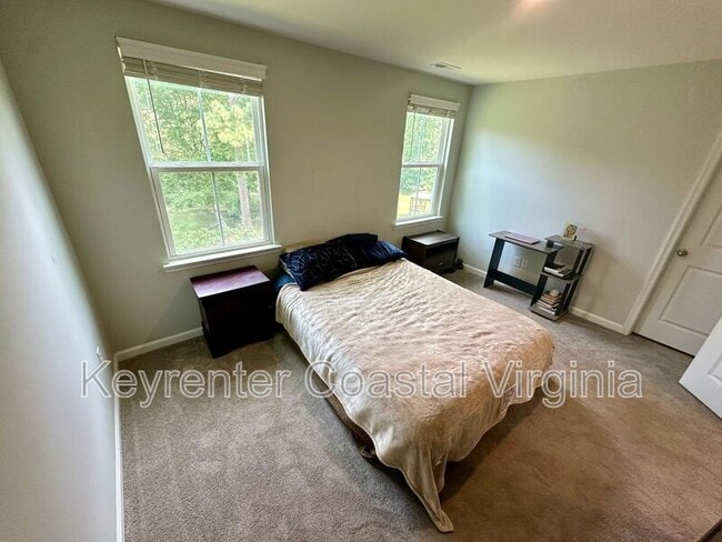 Building Photo - 605 Lakeview Cove