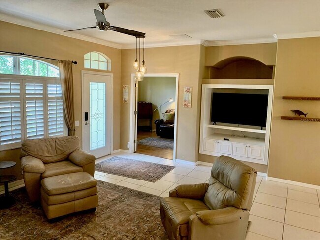 Building Photo - 2775 Royal Palm Dr