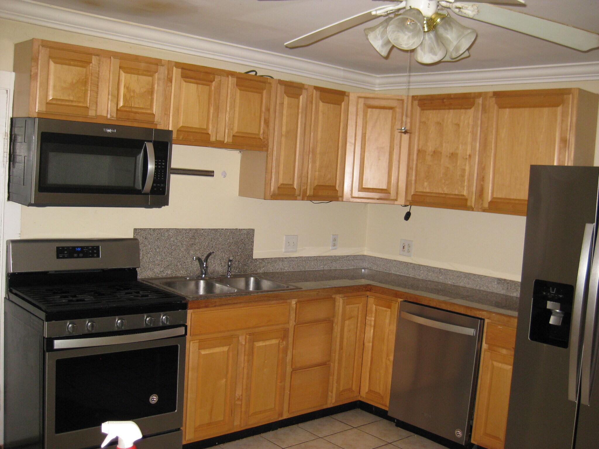 Building Photo - 54 Hartsen St