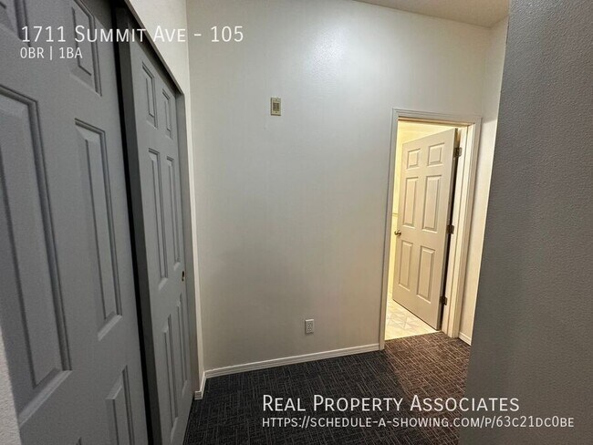 Building Photo - 1711 Summit Ave